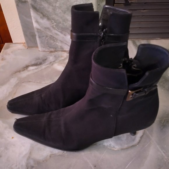 Stuart Weitzman Womens Pointed Toe Short Boots Black Size 8.5 AA - Picture 1 of 7